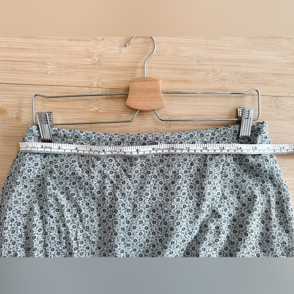 Sandwich Skirt -Floral - Blue/Grey Viscose- Below Knee - Size 40 (8) - Picture 6 of 13